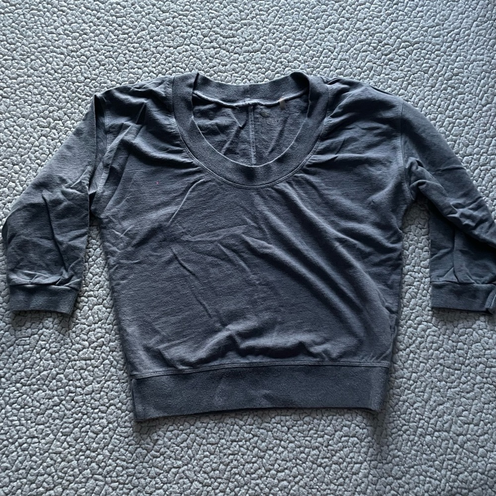 Stem Cropped Crewneck top!